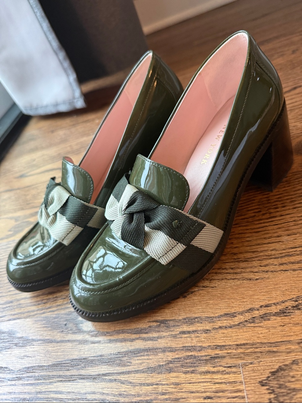kate spade Leandra Olive Patent Loafers with Two-Tone Bow size 9B